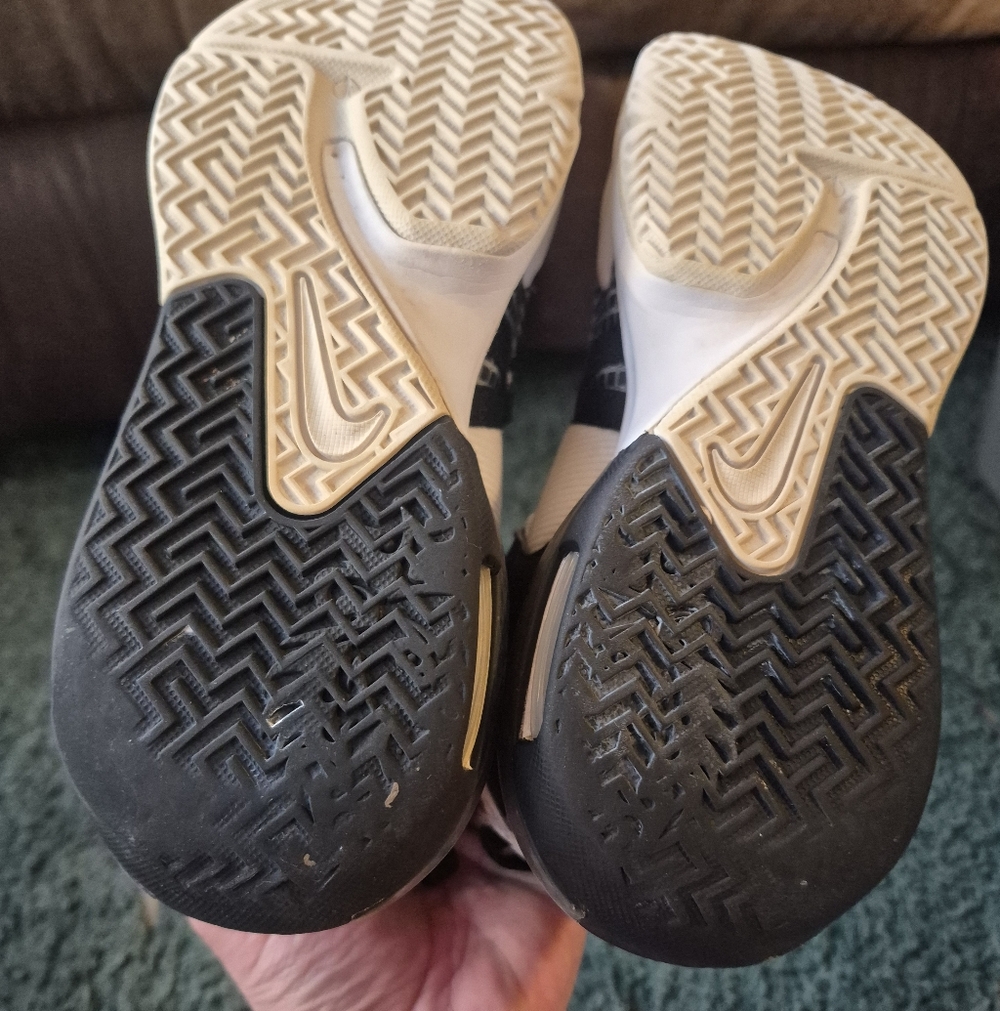 Nike LeBron Witness 7 Kids Basketball Sneakers Black White Size 4Y - Picture 13 of 16